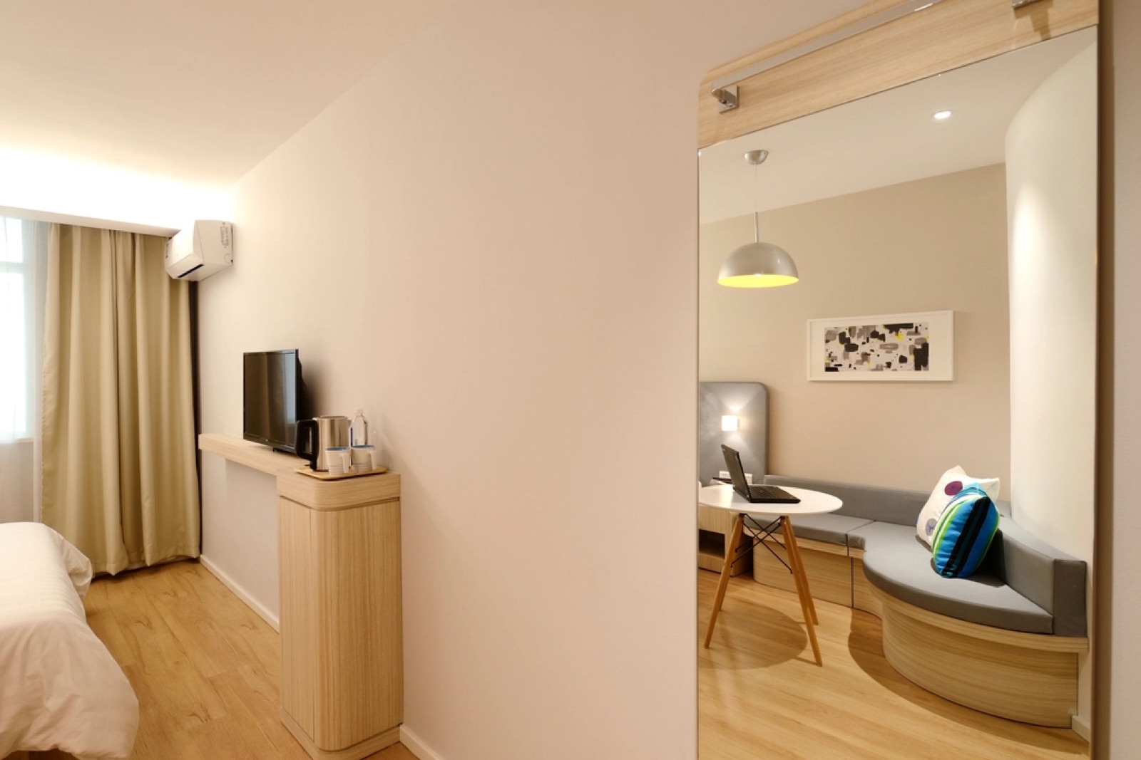 Two-bedroom family flat with a balcony, photo 6
